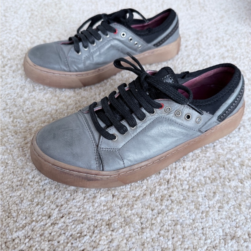 Spring Step Gray and Black Sneakers